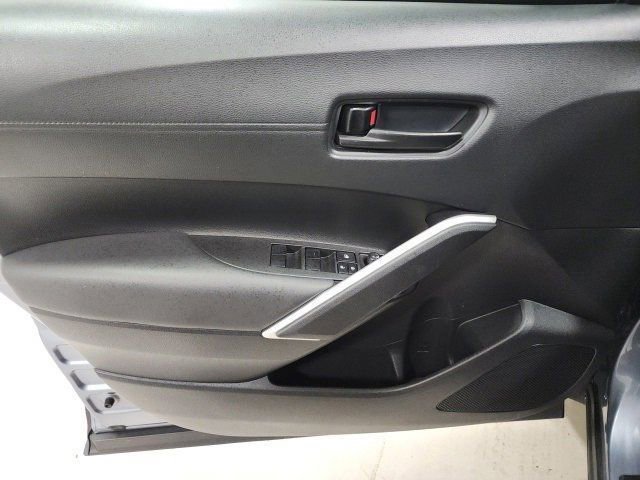 2022 Toyota Corolla Cross LE photo 16