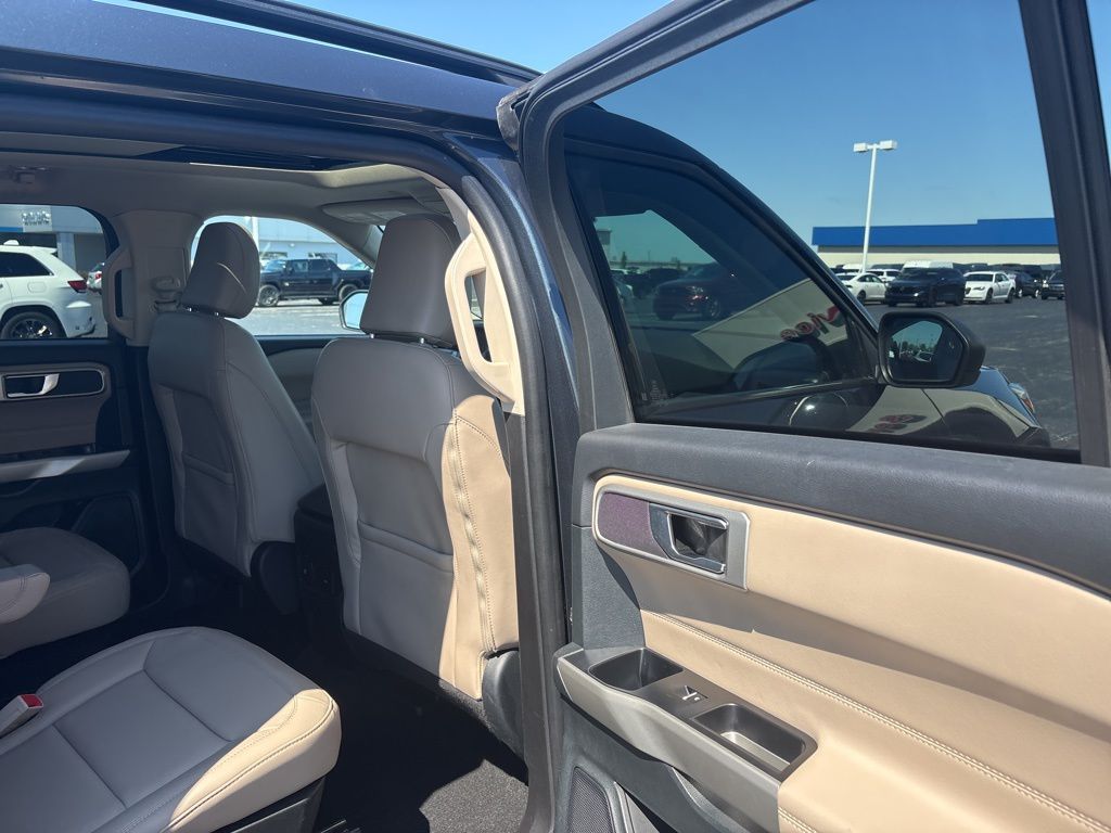 2023 Ford Explorer XLT photo 12