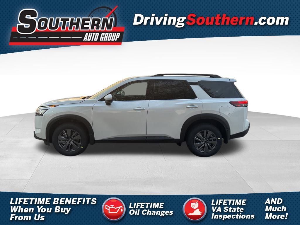 2025 Nissan Pathfinder SV's photo