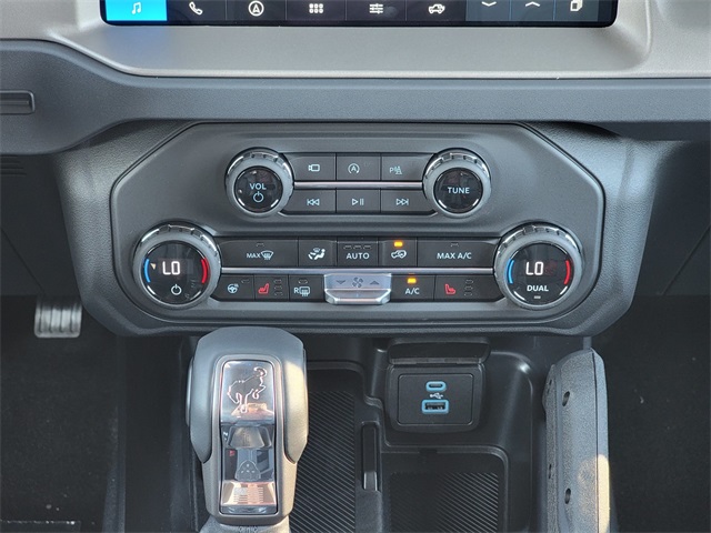 2025 Ford Bronco Outer Banks photo 21