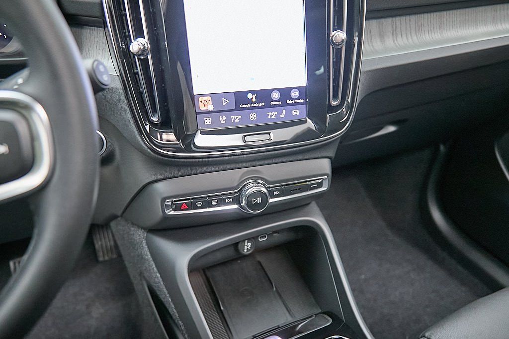 2026 VOLVO XC40 - Image 16