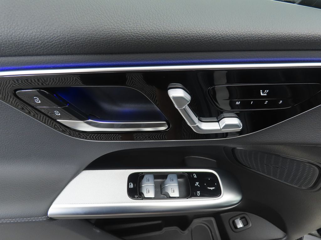 2025 Mercedes Benz GLC 300 photo 21