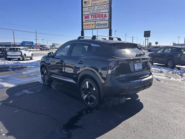 2025 Nissan Kicks SR photo 2