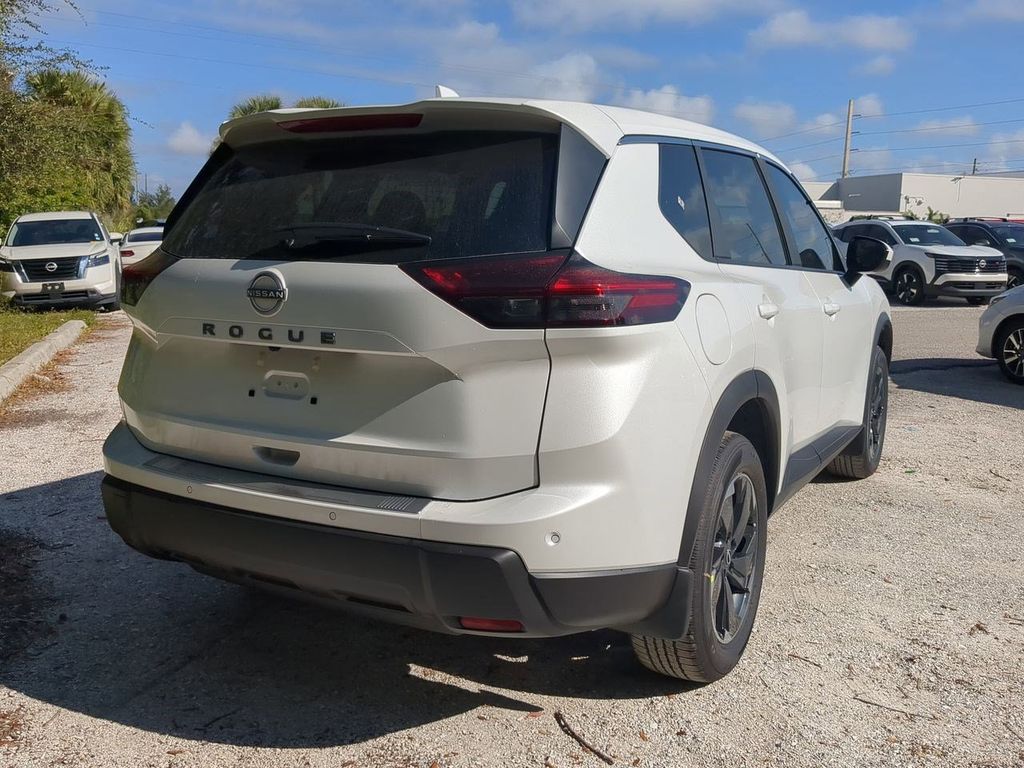 2026 Nissan Rogue SV photo 4
