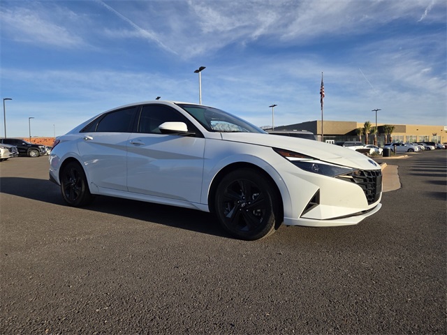 2021 Hyundai Elantra SEL Convenience photo 2