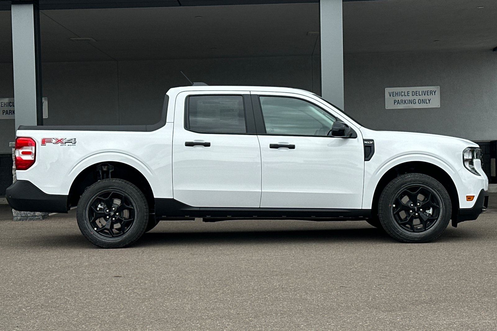 2025 Ford Maverick XLT photo 2