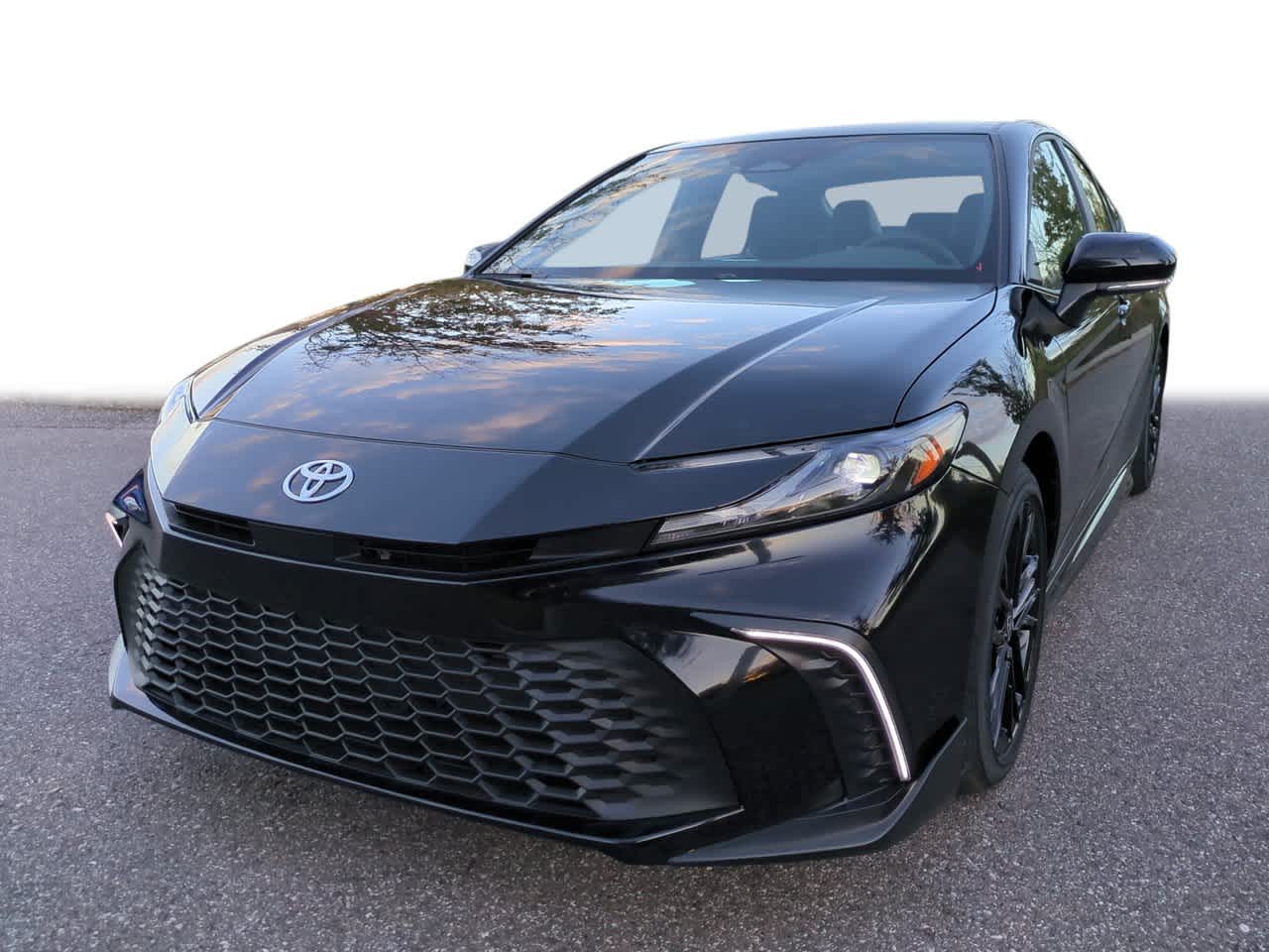 2025 Toyota Camry SE's photo