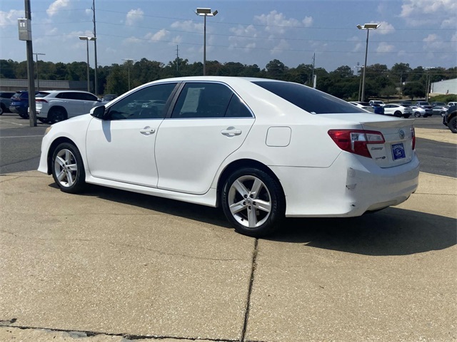 2013 Toyota Camry SE photo 2