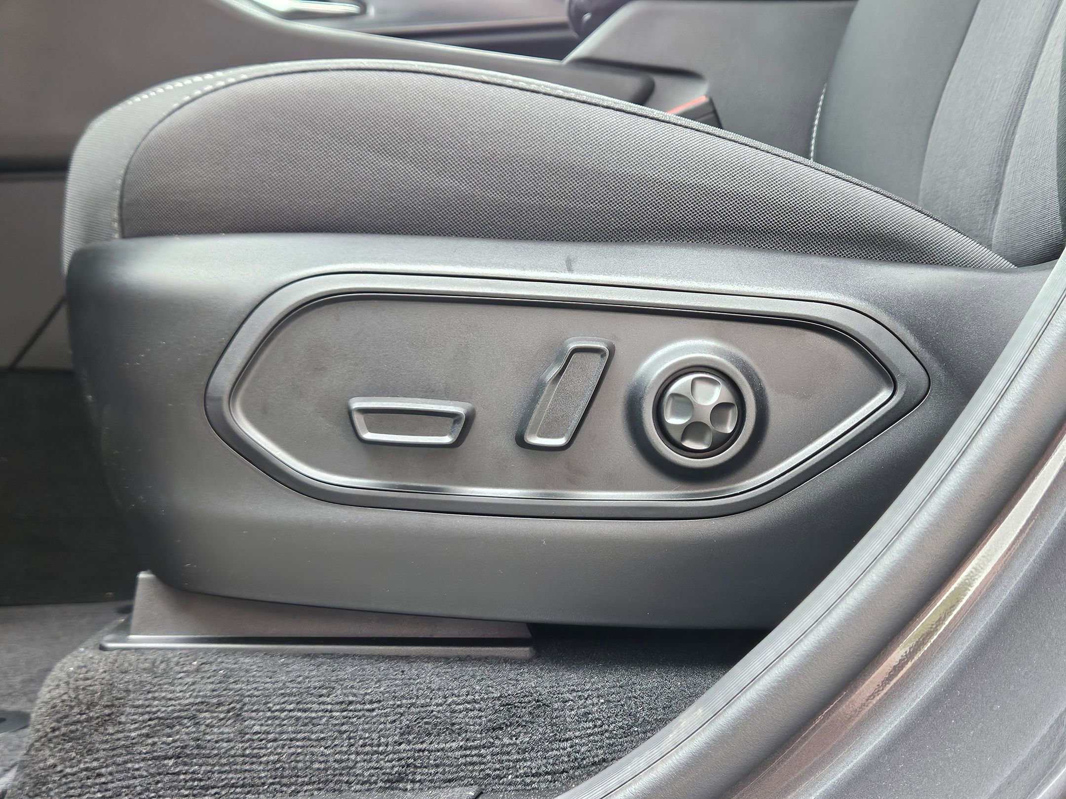 2025 Jeep Grand Cherokee Laredo X photo 18