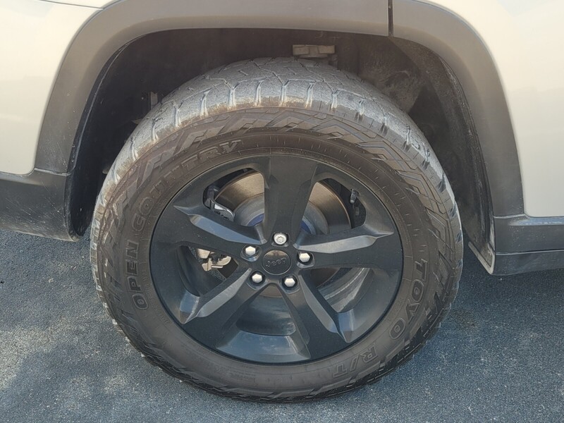 2022 Jeep Grand Cherokee Limited photo 2