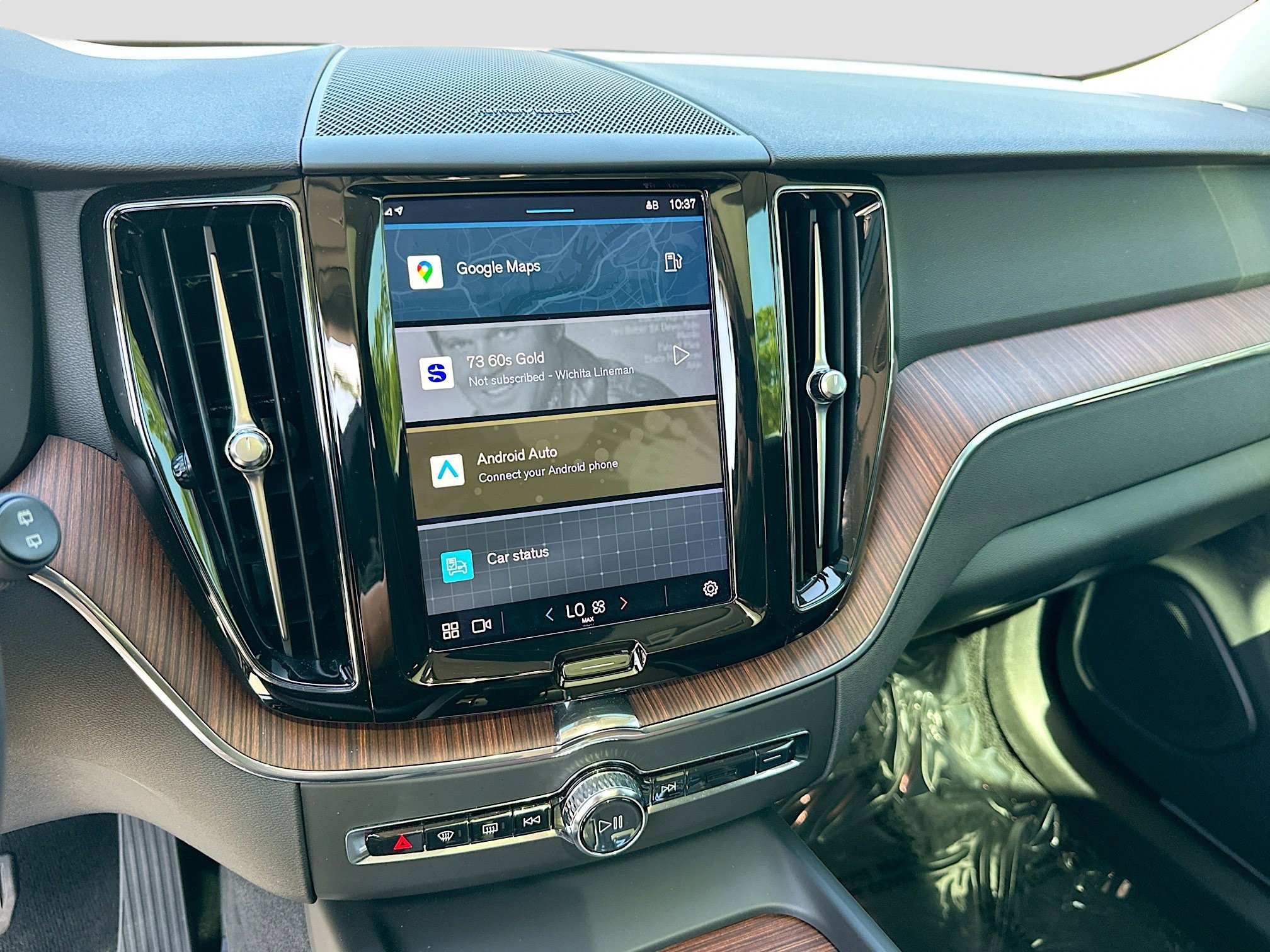 2023 Volvo XC60 Plus photo 13