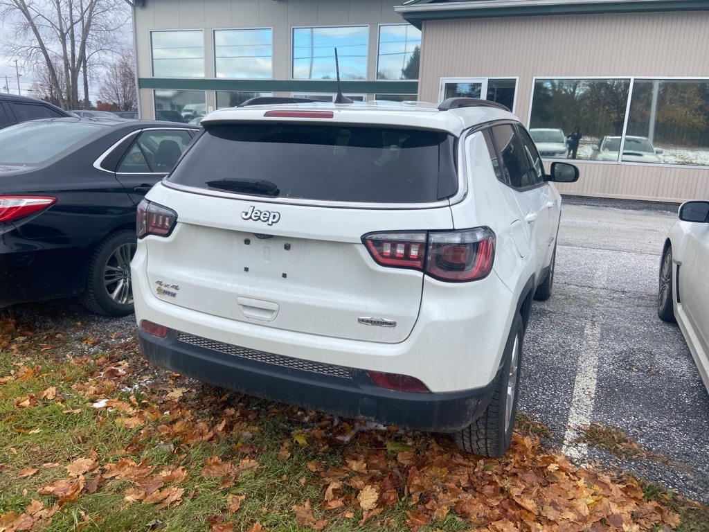 2022 Jeep Compass Latitude photo 2