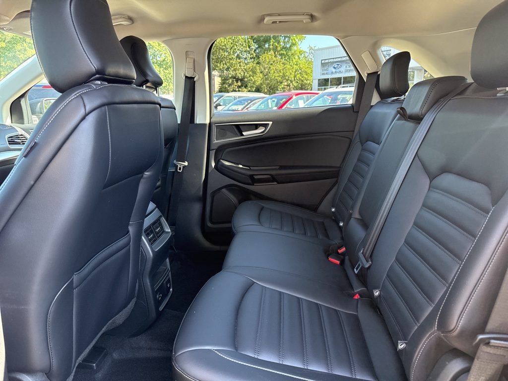 2022 Ford Edge SEL photo 22