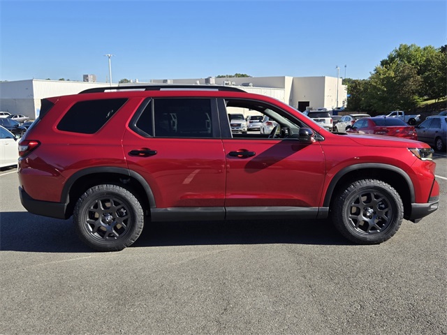 2025 Honda Pilot TrailSport photo 2