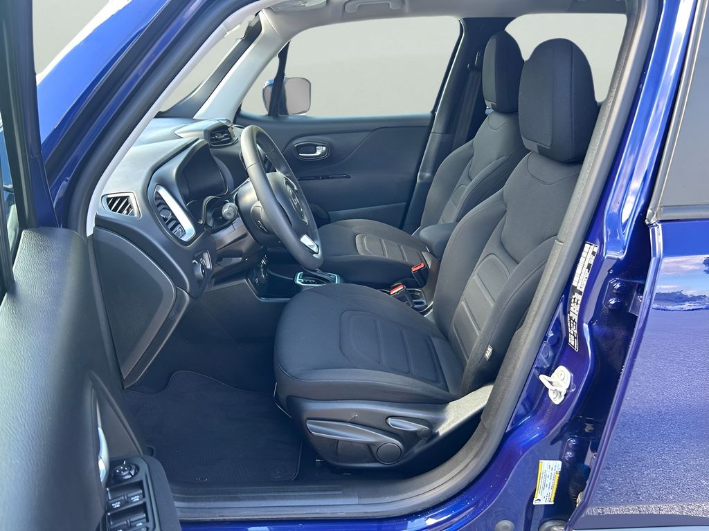 Image of Certified Pre-Owned 2021 Jeep Renegade Latitude