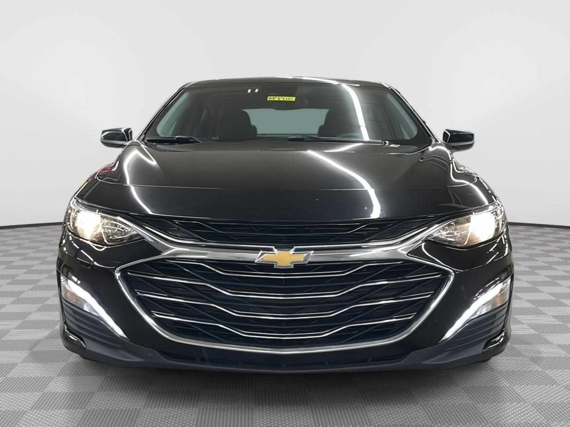 2024 Chevrolet Malibu 1LT photo 2