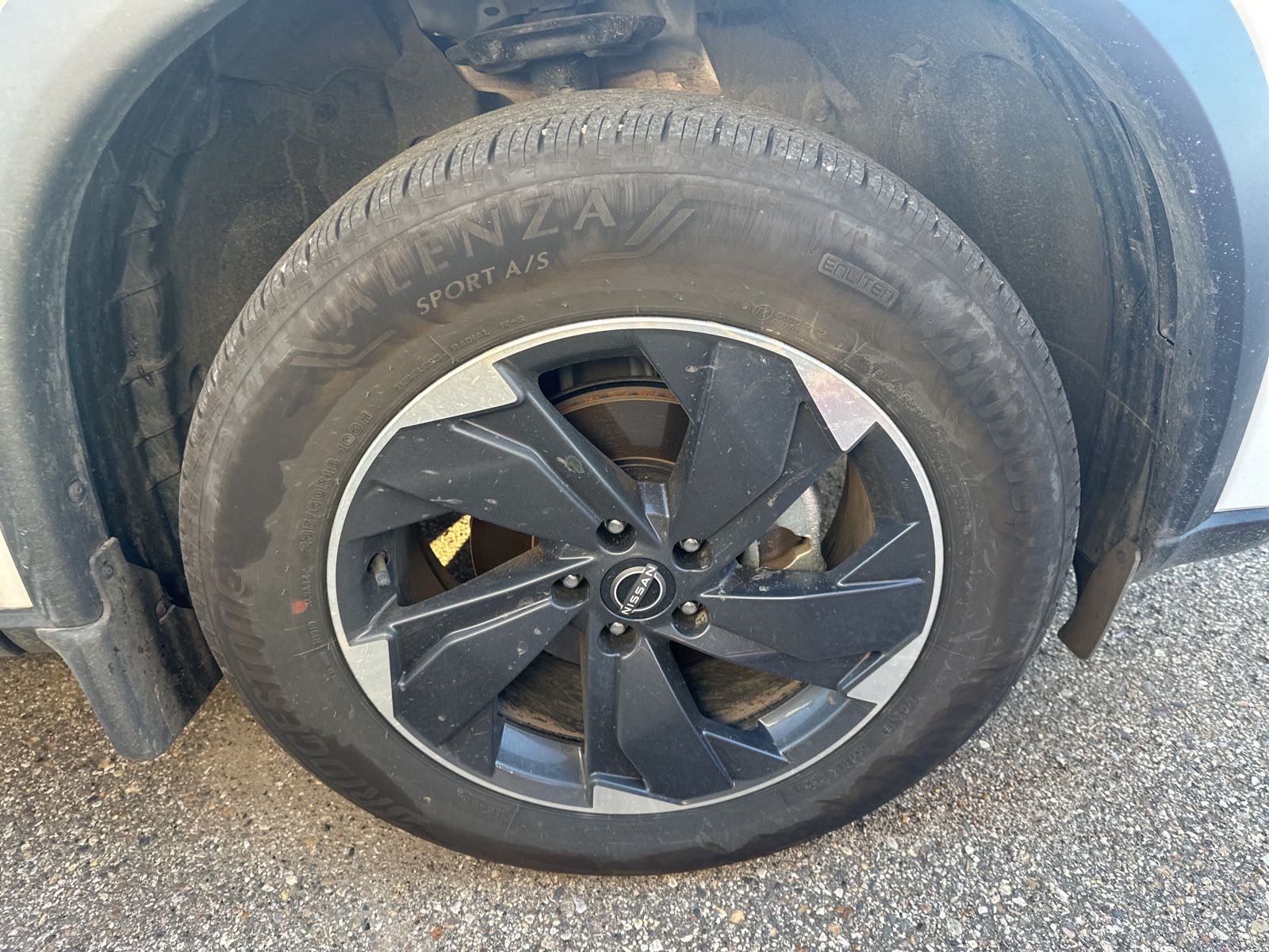 2025 Nissan Rogue SV photo 4