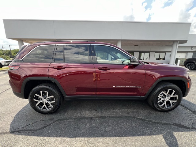 2025 Jeep Grand Cherokee Limited photo 2