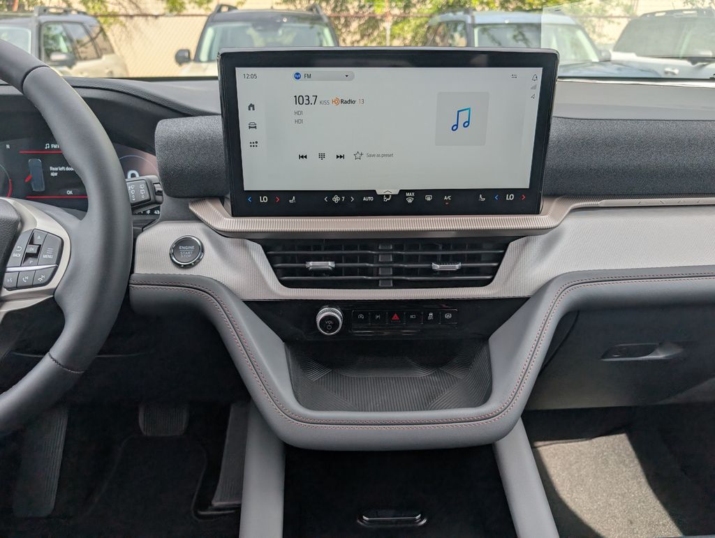 2025 Ford Explorer photo 9