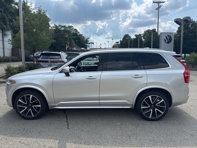 2020 Volvo XC90 T6 Momentum photo 3