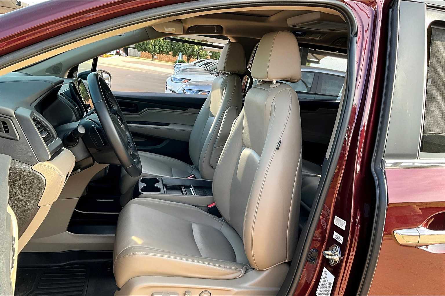 2019 Honda Odyssey Touring photo 7