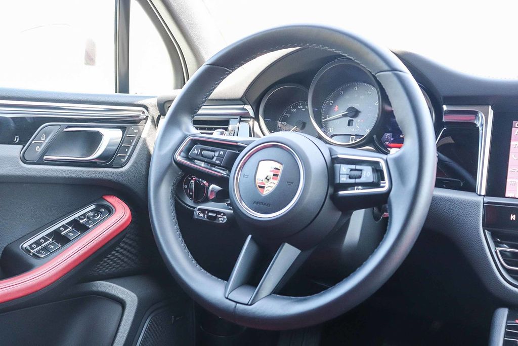 2024 Porsche Macan S photo 13