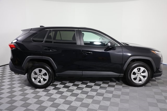 2023 Toyota RAV4 LE photo 9