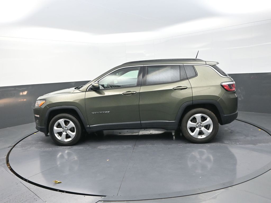 2017 Jeep Compass Latitude photo 3