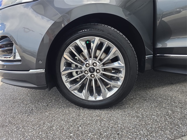 2020 Ford Edge Titanium photo 30