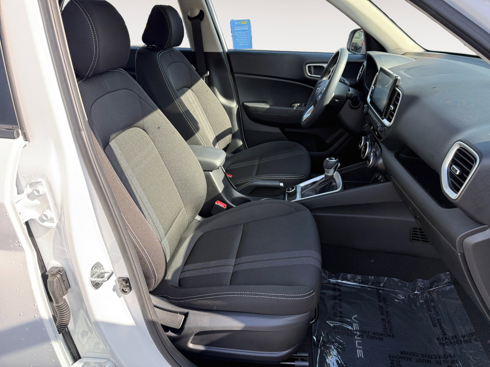 2024 Hyundai Venue SEL photo 18
