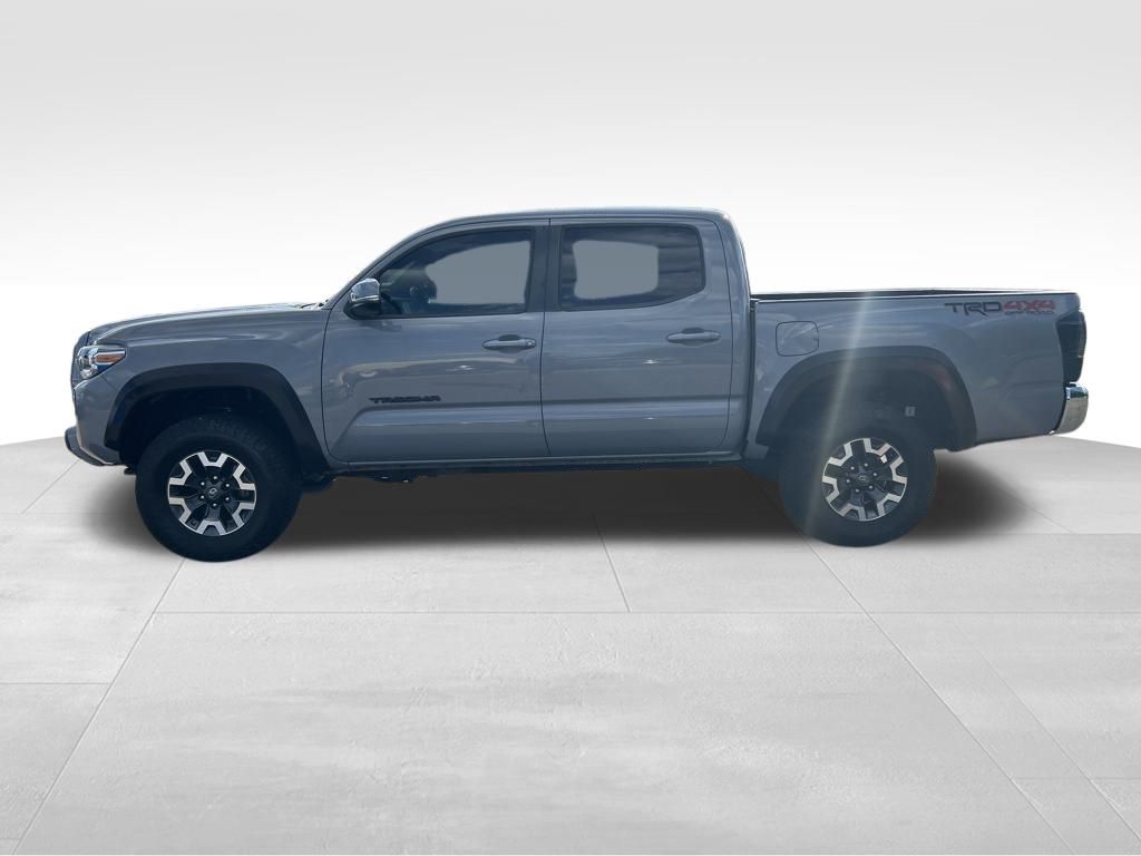 2020 Toyota Tacoma TRD Sport photo 2