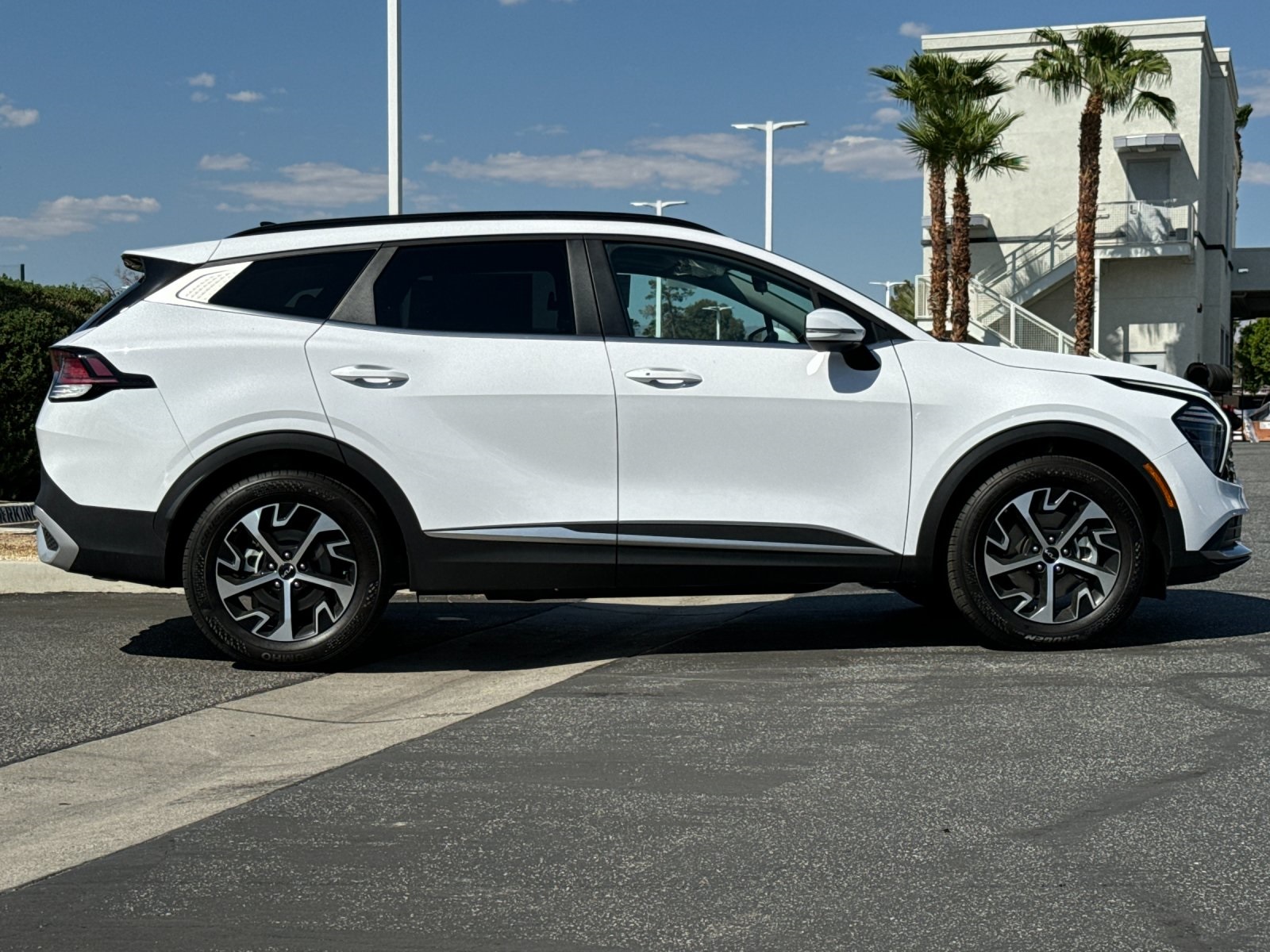 2025 Kia Sportage EX photo 2