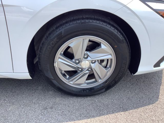 2024 Hyundai Elantra SE photo 29