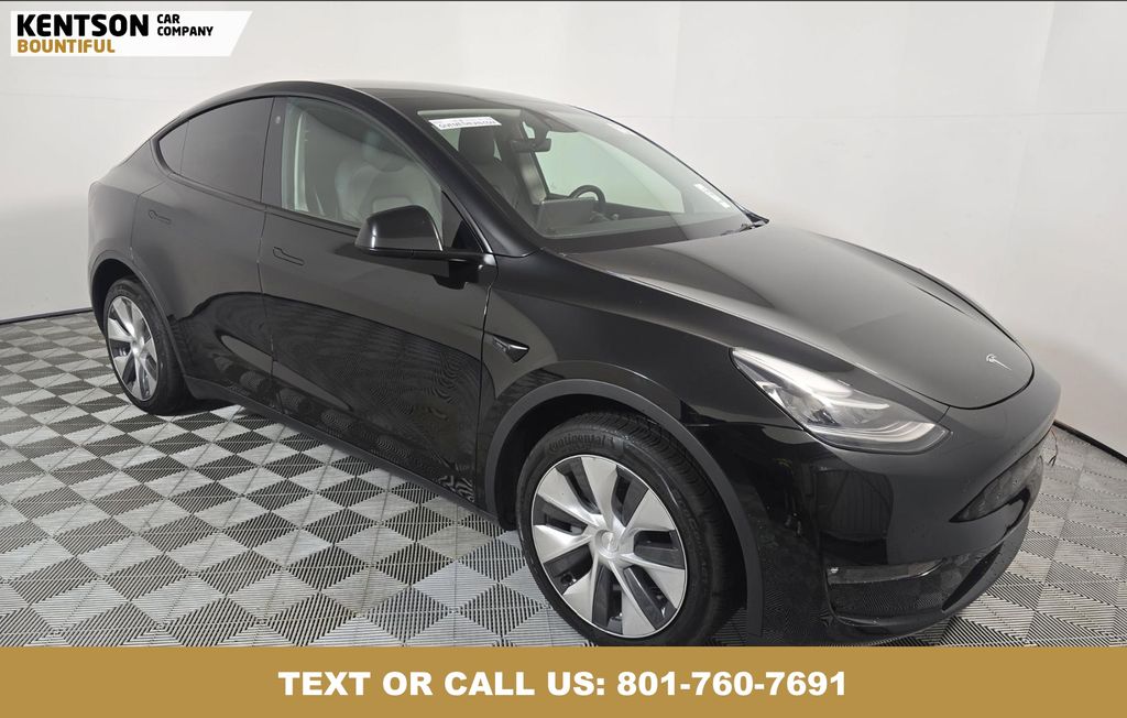 2022 Tesla Model Y Long Range photo 2