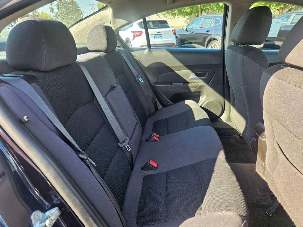 2015 Chevrolet Cruze LT photo 29