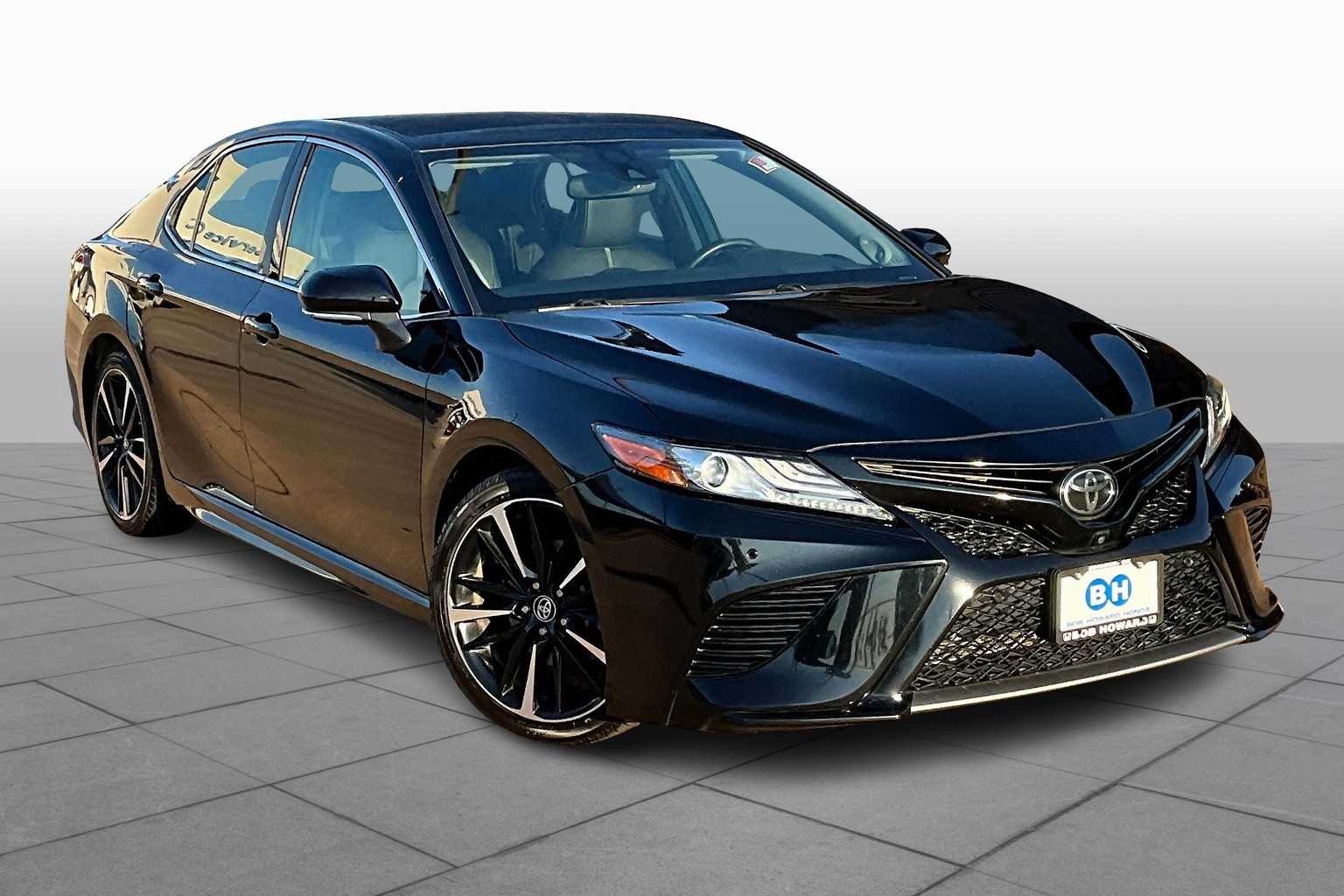 2019 Toyota Camry XLE V6 photo 2