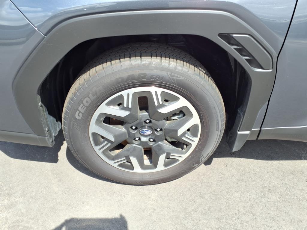 2025 Subaru Forester Premium Base photo 3