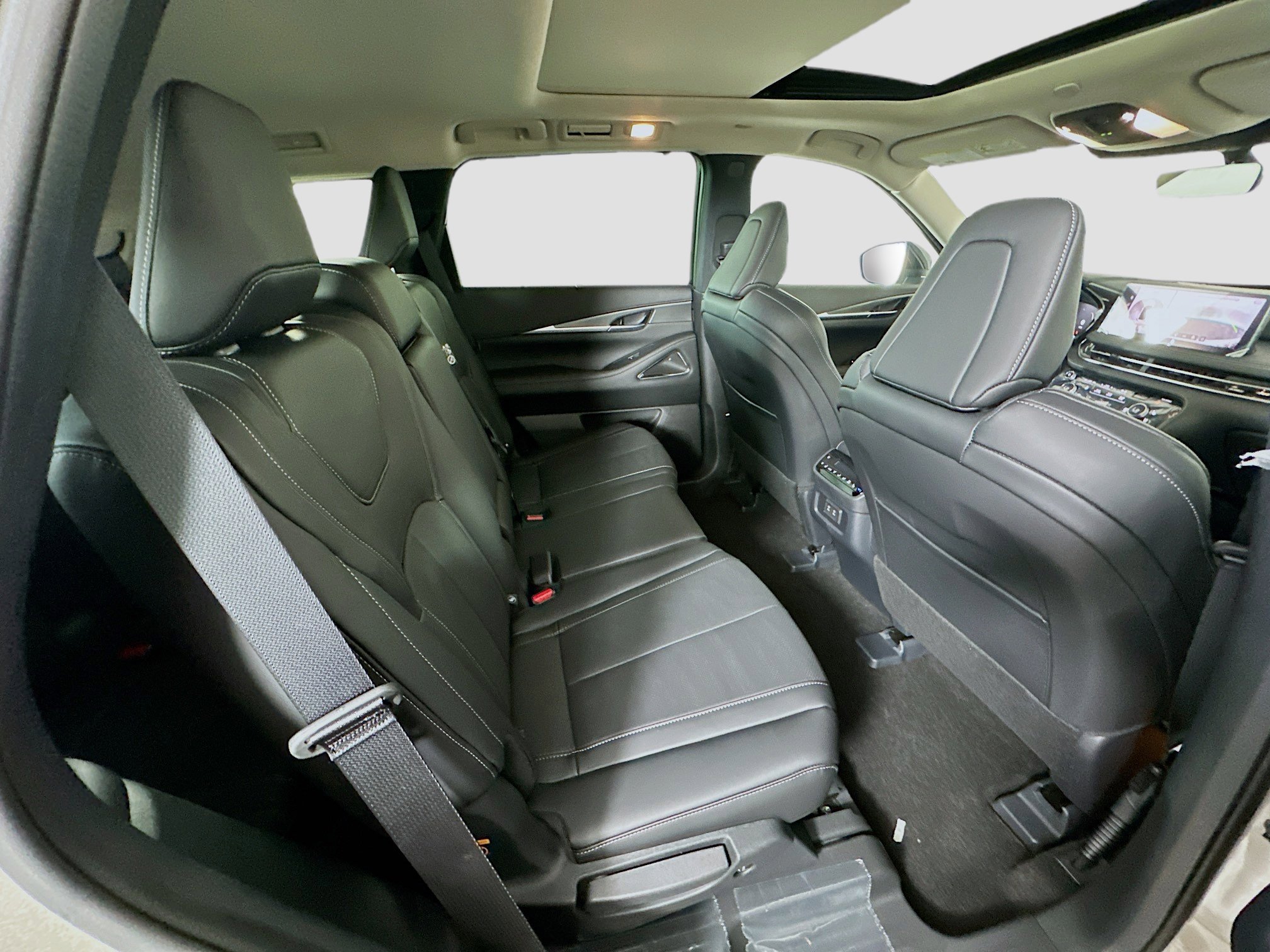 2026 Infiniti QX60 Luxe photo 18