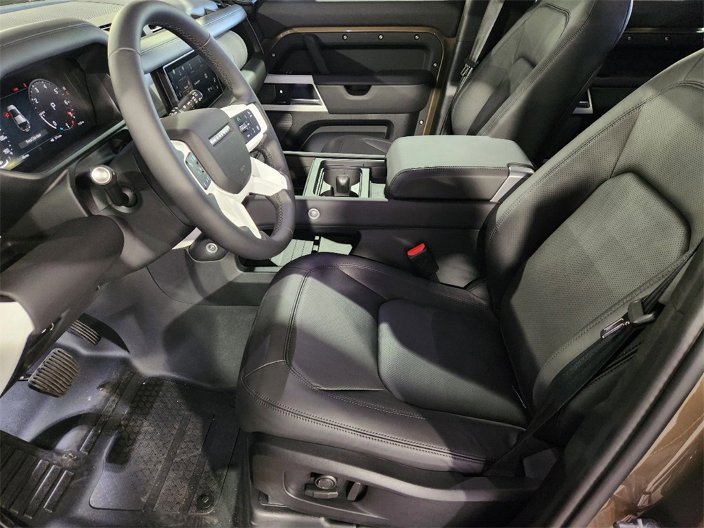 2024 Land Rover Defender 110 S photo 12