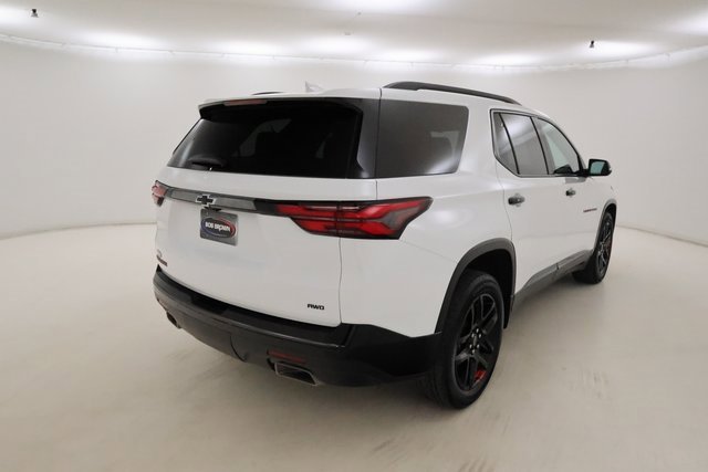 2023 Chevrolet Traverse Premier photo 2