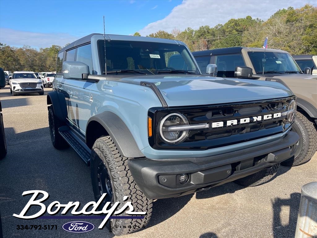 2025 Ford Bronco 4-Door Outer Banks's photo