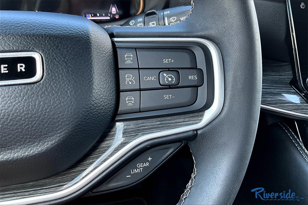 2022 Jeep Wagoneer Series III photo 12