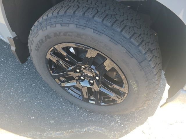 2025 Chevrolet Silverado 1500 RST photo 4