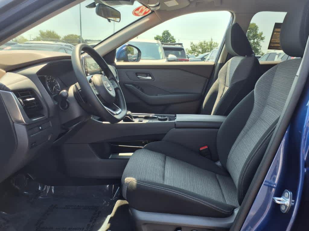 2022 Nissan Rogue SV photo 10