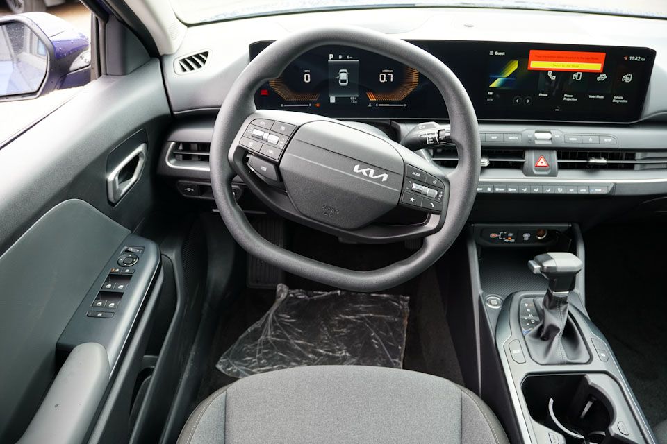 2025 Kia K4 LXS photo 12