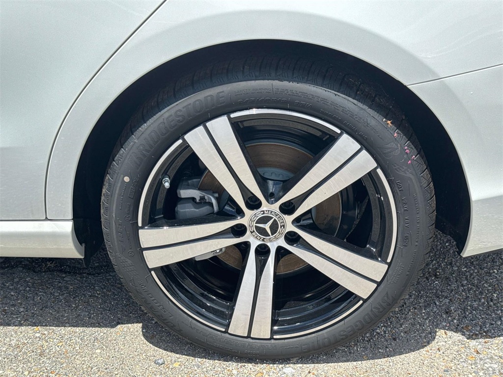 2025 Mercedes Benz C 300 photo 3