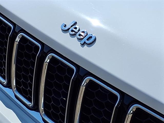 2023 Jeep Grand Cherokee Overland photo 29