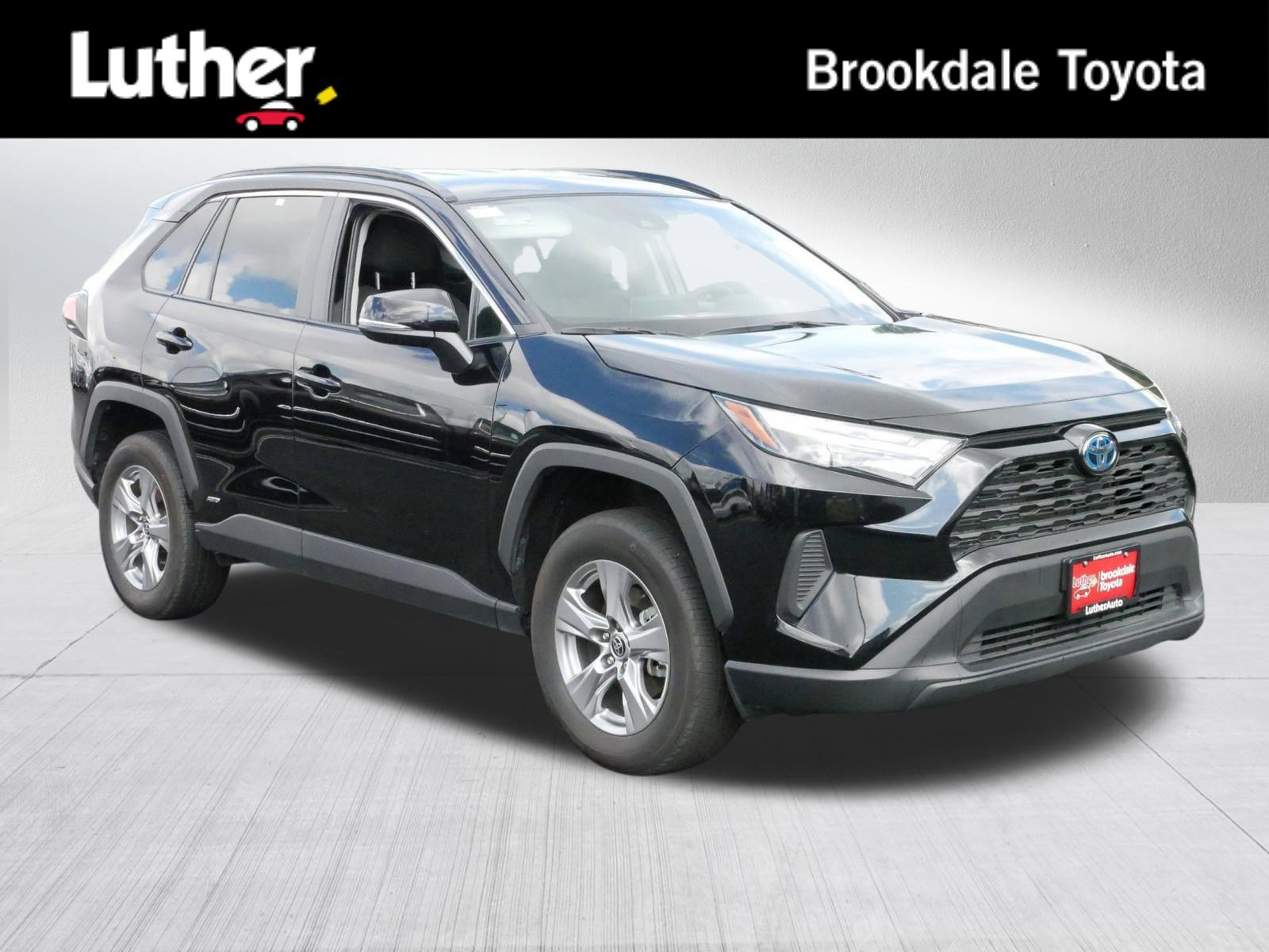 2024 Toyota RAV4 XLE's photo
