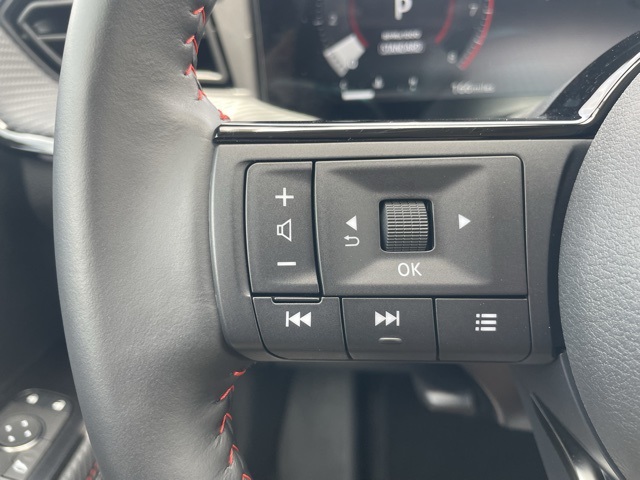 2025 Nissan Kicks SR photo 8