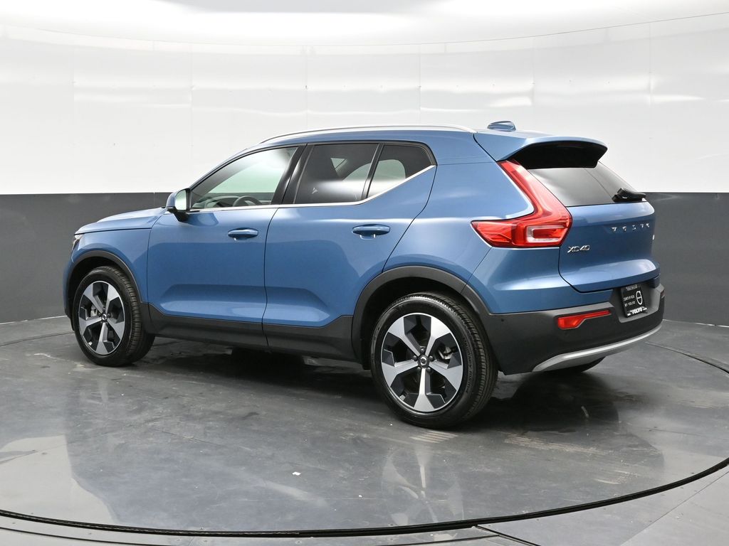 2025 Volvo XC40 Plus photo 3